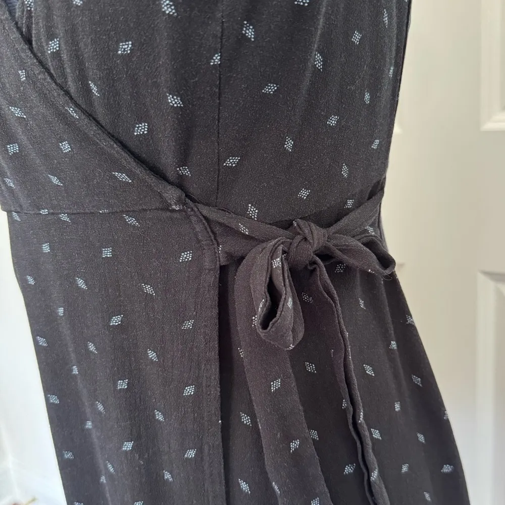 Sleeveless Black Wrap Dress - Image 6