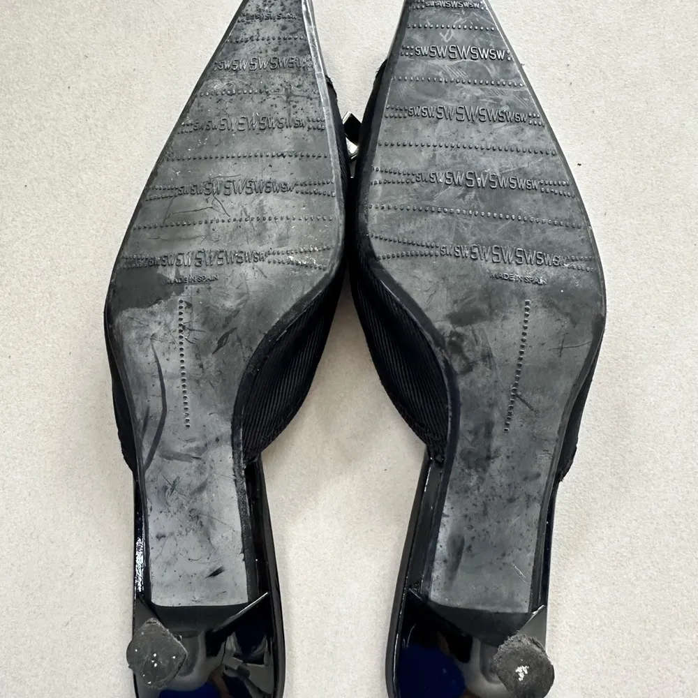 Stuart Weitzman Black  POINTED toe And kitten Heel Sandal, Size 9 N - Image 6