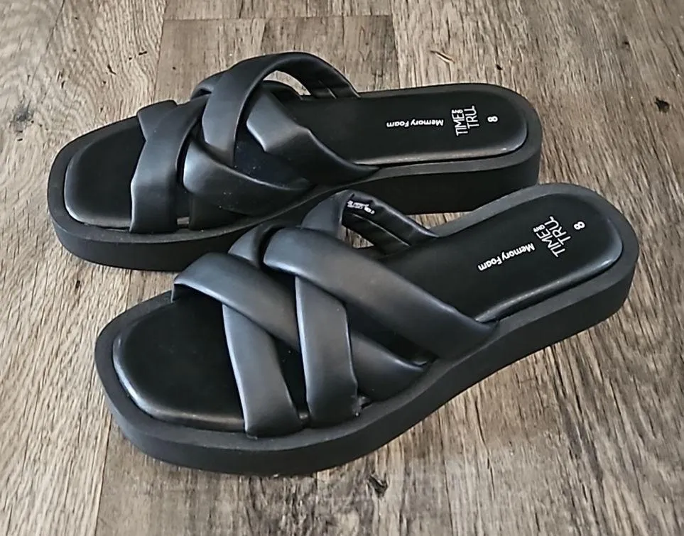 Black sandals with memory foam. NWOT - Image 2