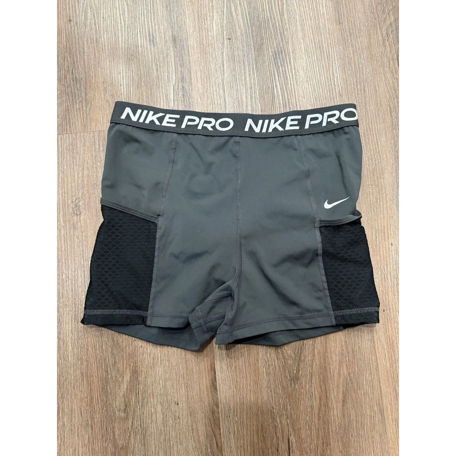 Women's‎ Nike Pro High-Waisted 3" Training Shorts with Pockets Large - Image 2