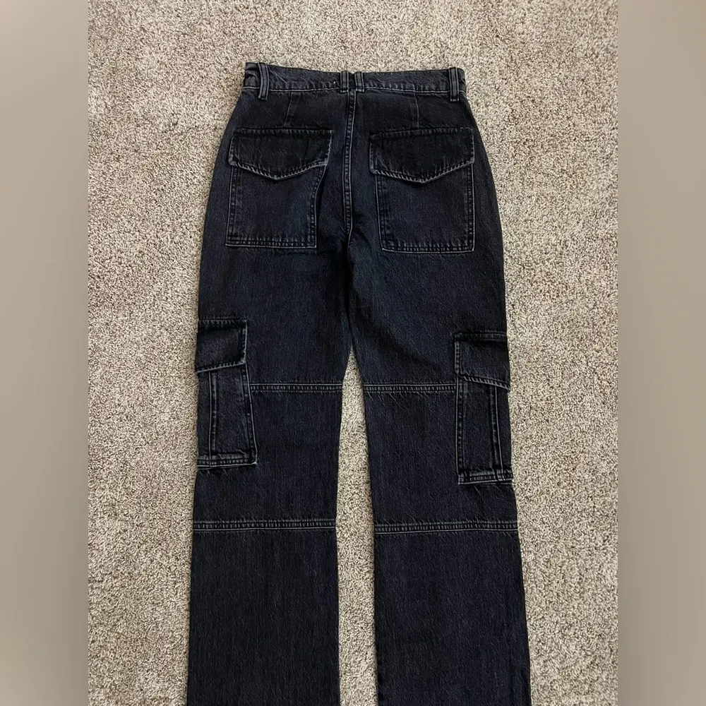 Frame High Rise Utility Straight Leg Cargo Jeans in Black Astray size 25 - Image 11
