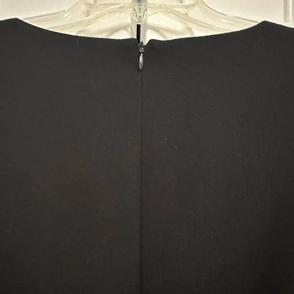 Trina Turk black shift career dress. Zip back split hem lace edge liner Size 10 - Image 4