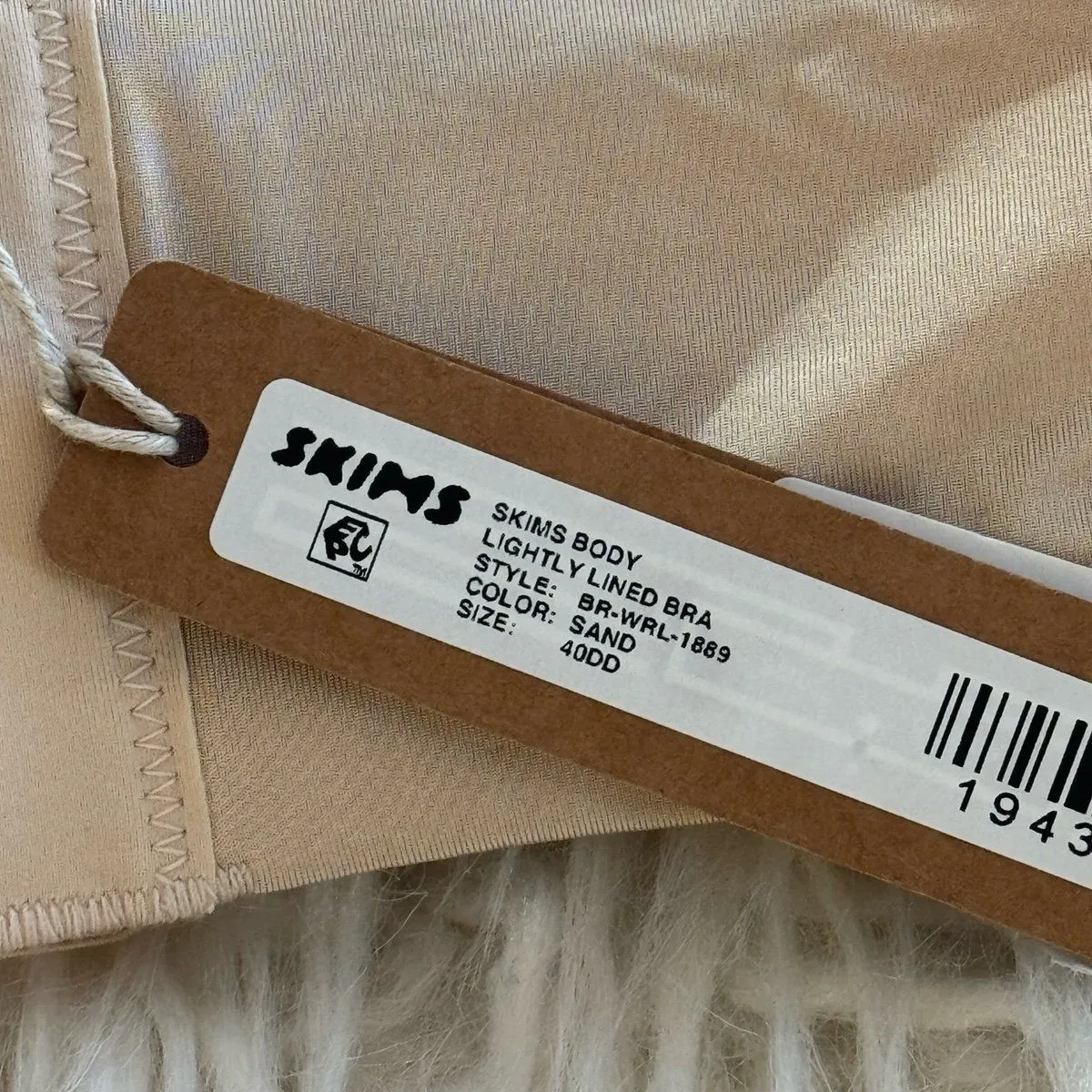 Skims Wireless Form T-shirt Bra Sand Size 40DD - Image 8