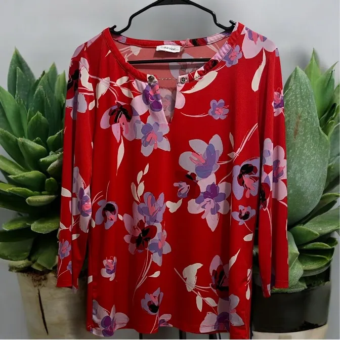 Calvin Klein Red Floral Blouse with Chain accent front 3/4 sleeves - Image 4
