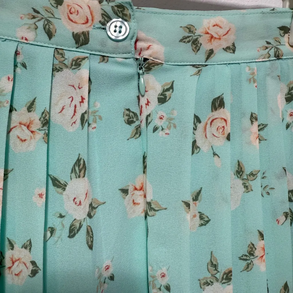 Floral Pleated A - Image 4