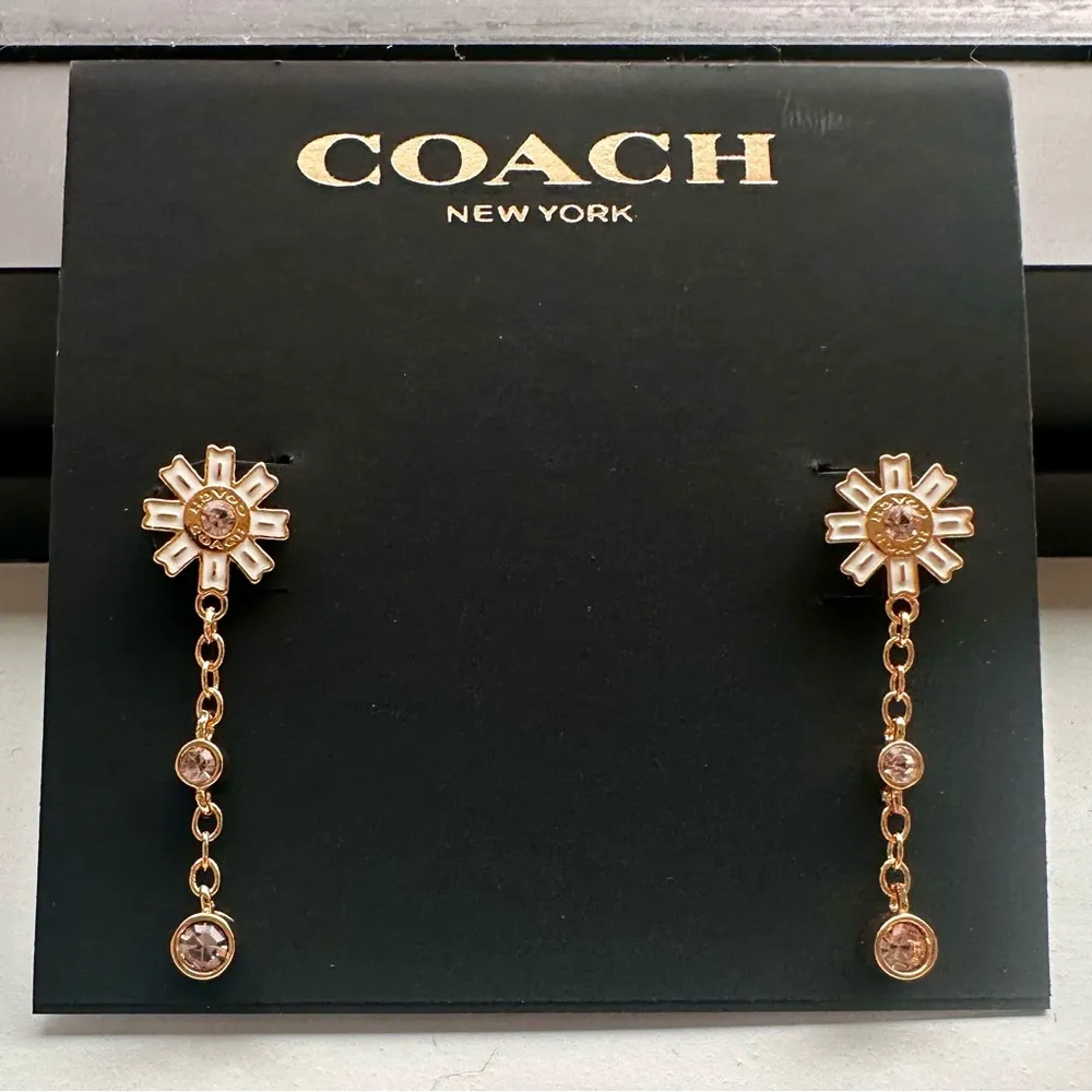 NWT Coach Daisy Dangle Drop Stud Earrings in Gold - Image 4