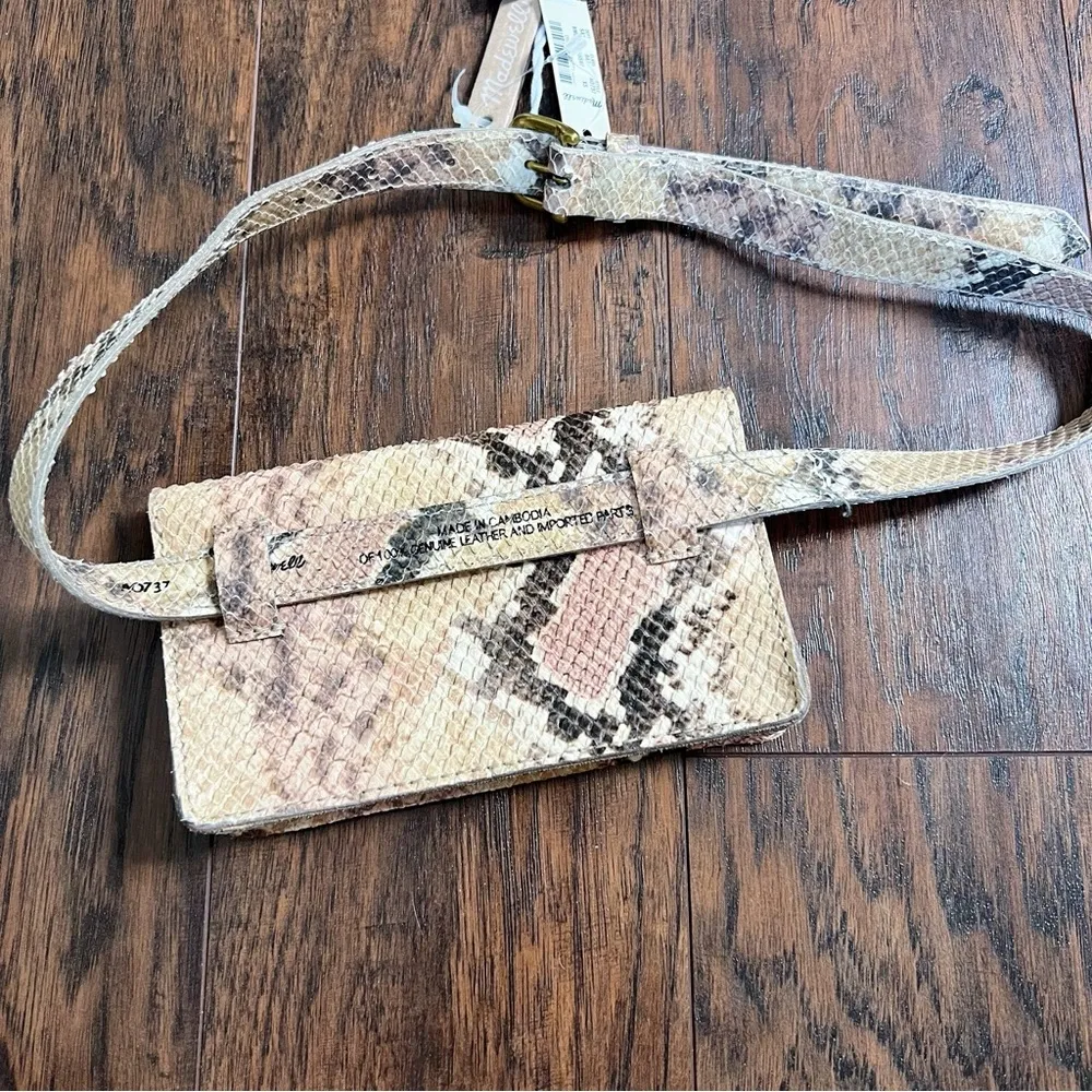 Madewell • The Leather Belt Bag: Snake Embossed Edition python snakeskin - Image 10