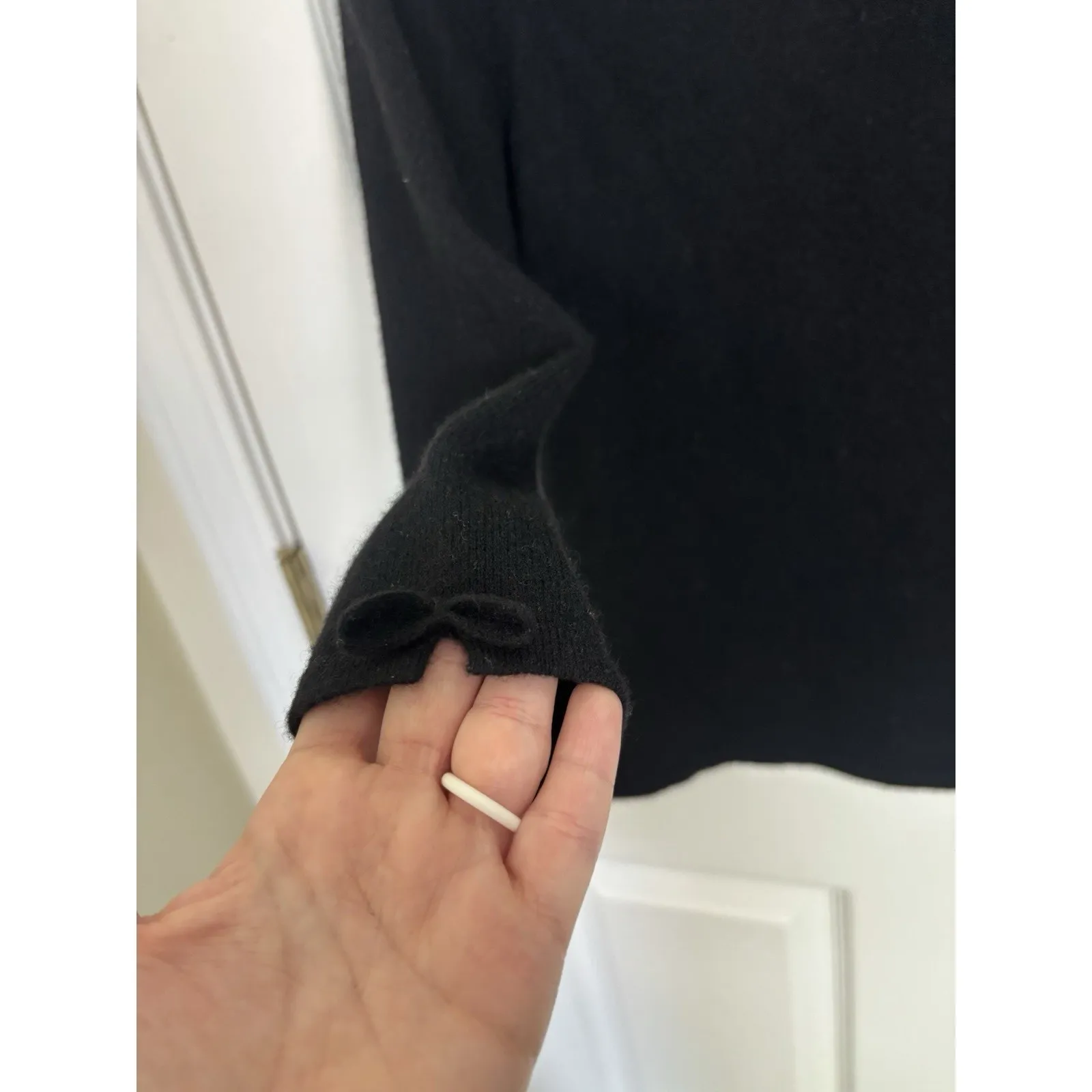 Peck & Peck Black 100% Cashmere Sweater Size Medium Coquette Quiet Luxury - Image 5