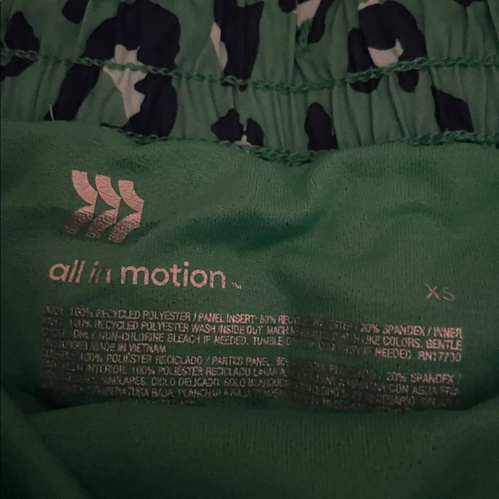 B6 New Women’s All in Motion Green Leopard 🐆 Print Athletic Shorts size Xs - Image 5
