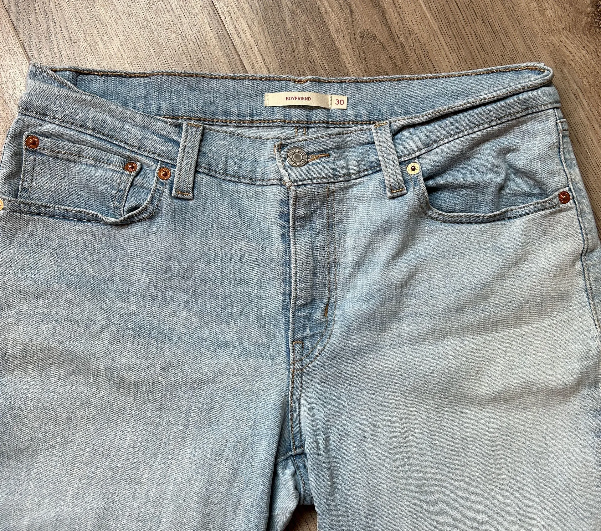 Levi's Light Wash Mid Rise Boyfriend Jeans Size 30 - Image 4