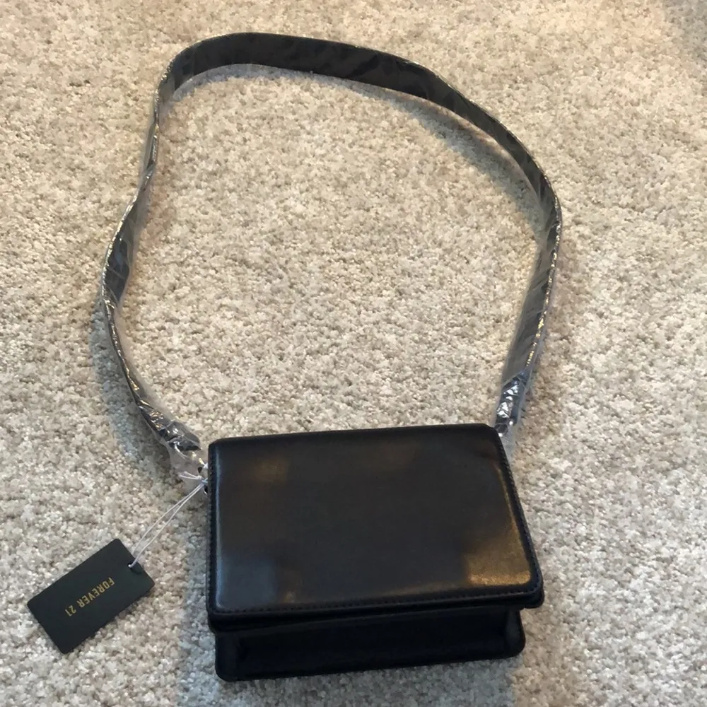 Forever21 crossbody camera bag - Image 3
