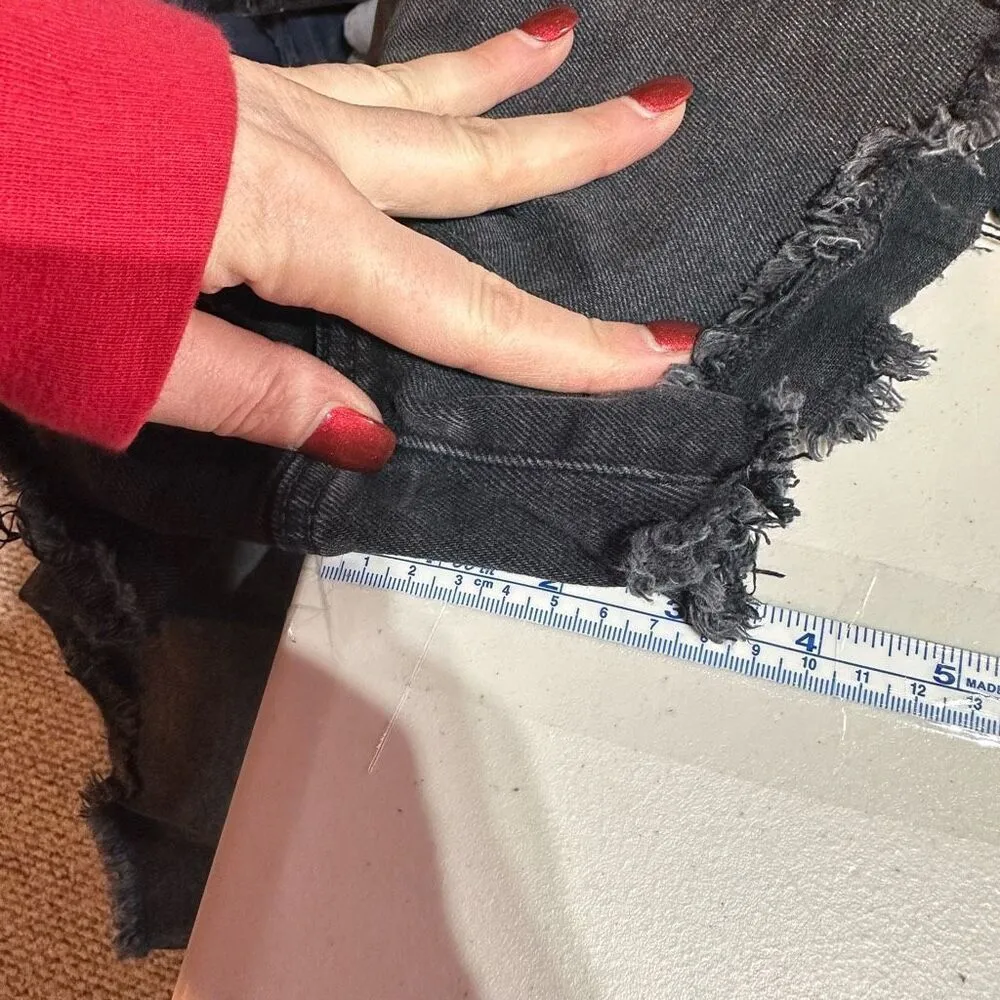 American Eagle Black 90s Boyfriend Distressed CutOff Hi Rise Denim‎ Shorts Sz 12 - Image 6