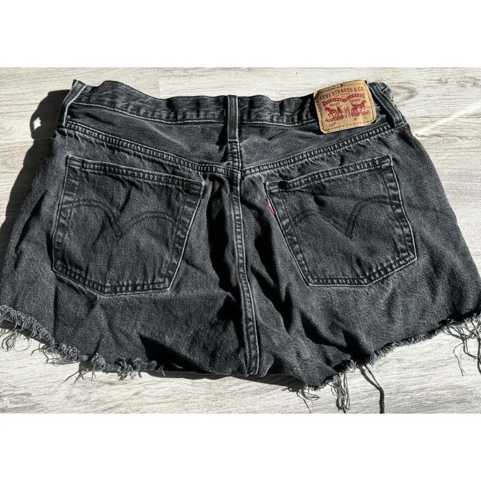 Levis 501‎ Black Cutoff Shorts Pre OwnedJunior Size 32 - Image 2