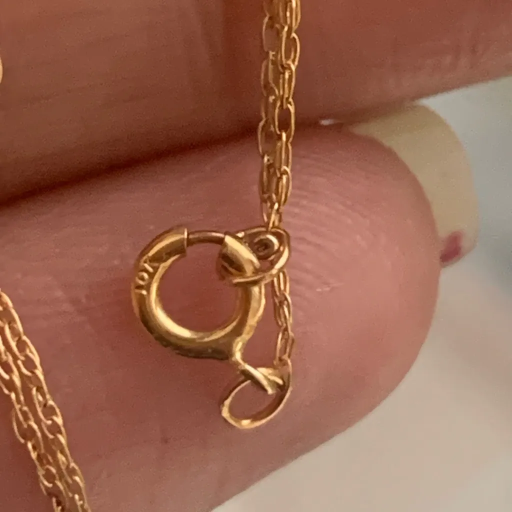 10kt Gold 3 Stone Diamond Necklace - Image 5