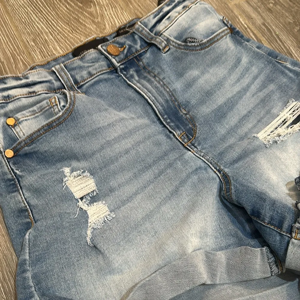 Kendall and Kylie icon stretchy jean shorts 7 28 - Image 2