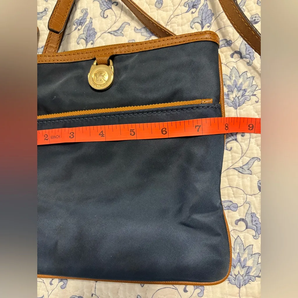 Michael Kors Navy Nylon and brown leather edge Small Crossbody Bag – Strap Wear - Image 4