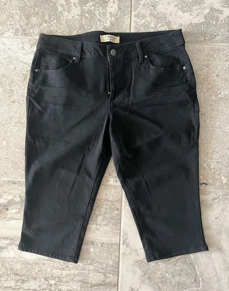 D.Jeans New York Black Capris Shorts in Black, Size 16 New w/o Tag - Image 3
