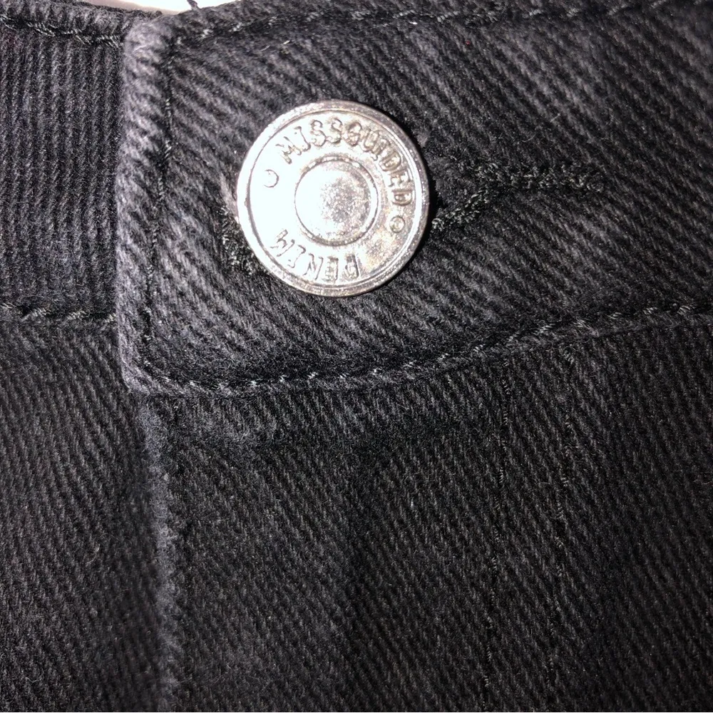 Missguided Distressed Black Shorts Size 4 High Rise Cut Off Jean Denim Grunge - Image 6