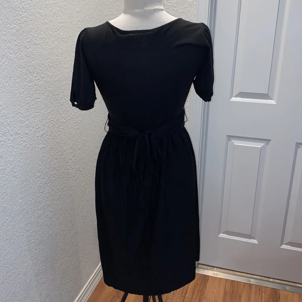 LOFT Black Midi Dress Pleated Skirt w/ Belt Sz 2 Polyester Stretch V-neck - Image 6