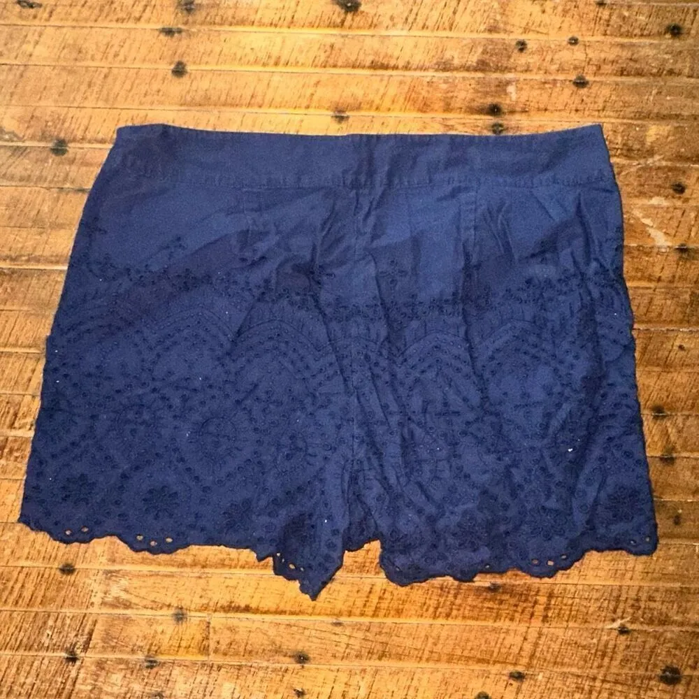 Loft  navy blue eyelet flat front size 8 minimalist 4” shorts - Image 3