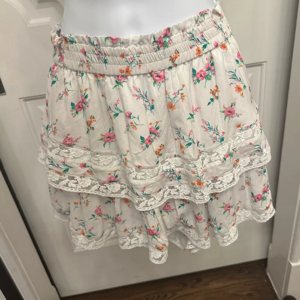 Altar’d State Floral Lace Trim Women's Flowy Ruffles Shorts NWOT - Image 2