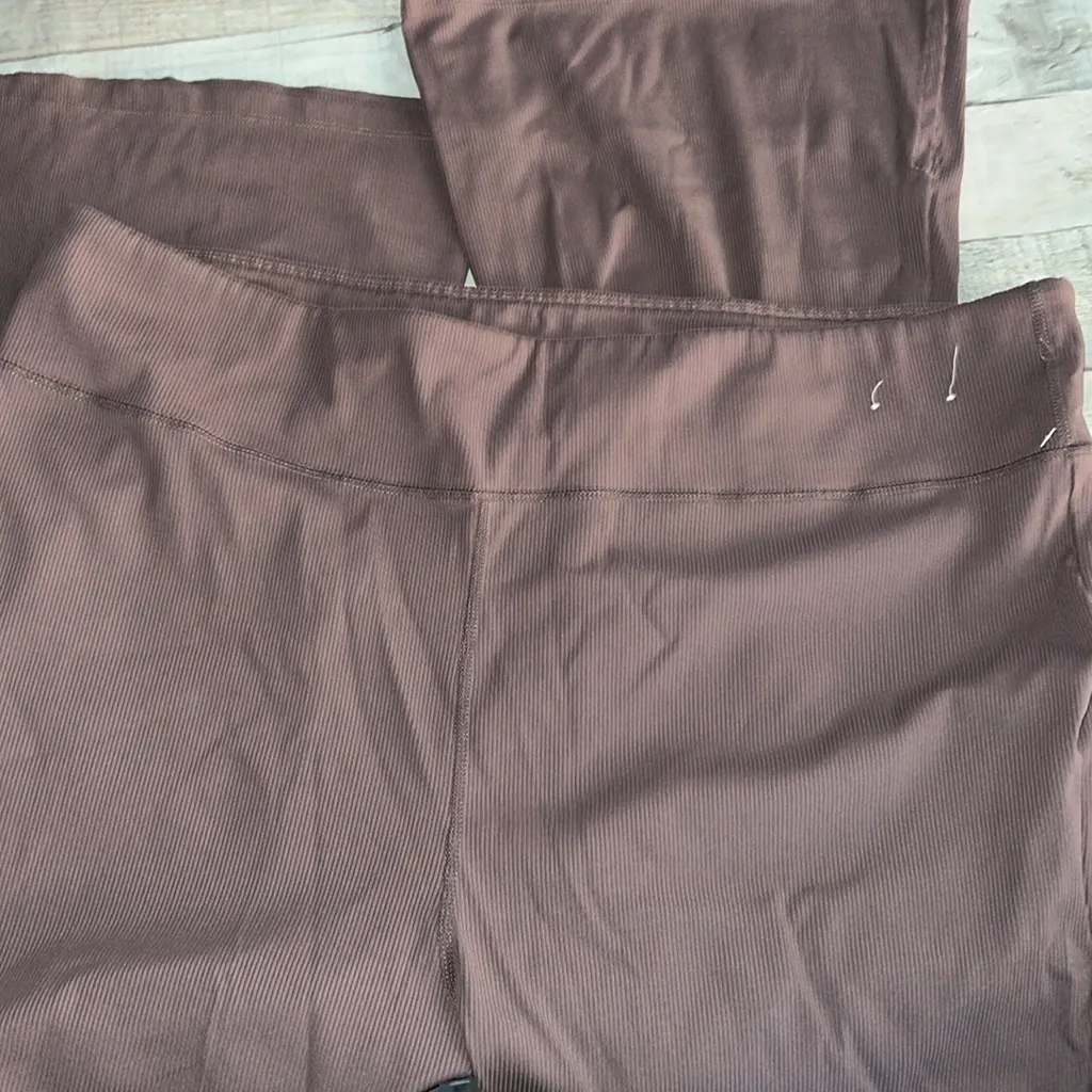 Sz 22 Cotton On Active Leggings Brownie Rib Flare
High Waist Stretch Lounge - Image 3