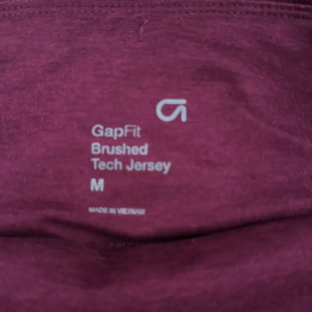 GAP‎ Brushed Tech Jersey in Deep Burgundy size M V neck - Image 5