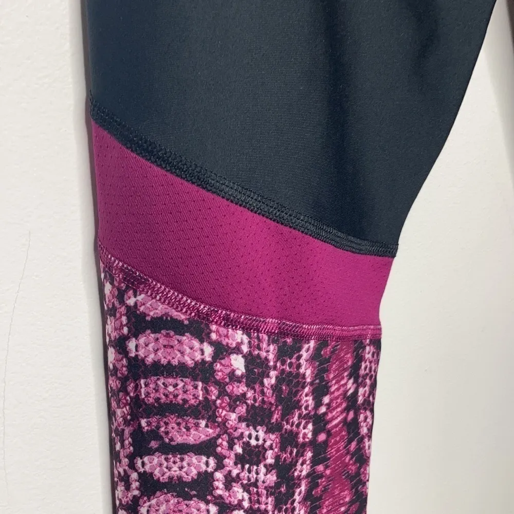 Under Armour ‎ compression capris purple snake skin print size small - Image 5