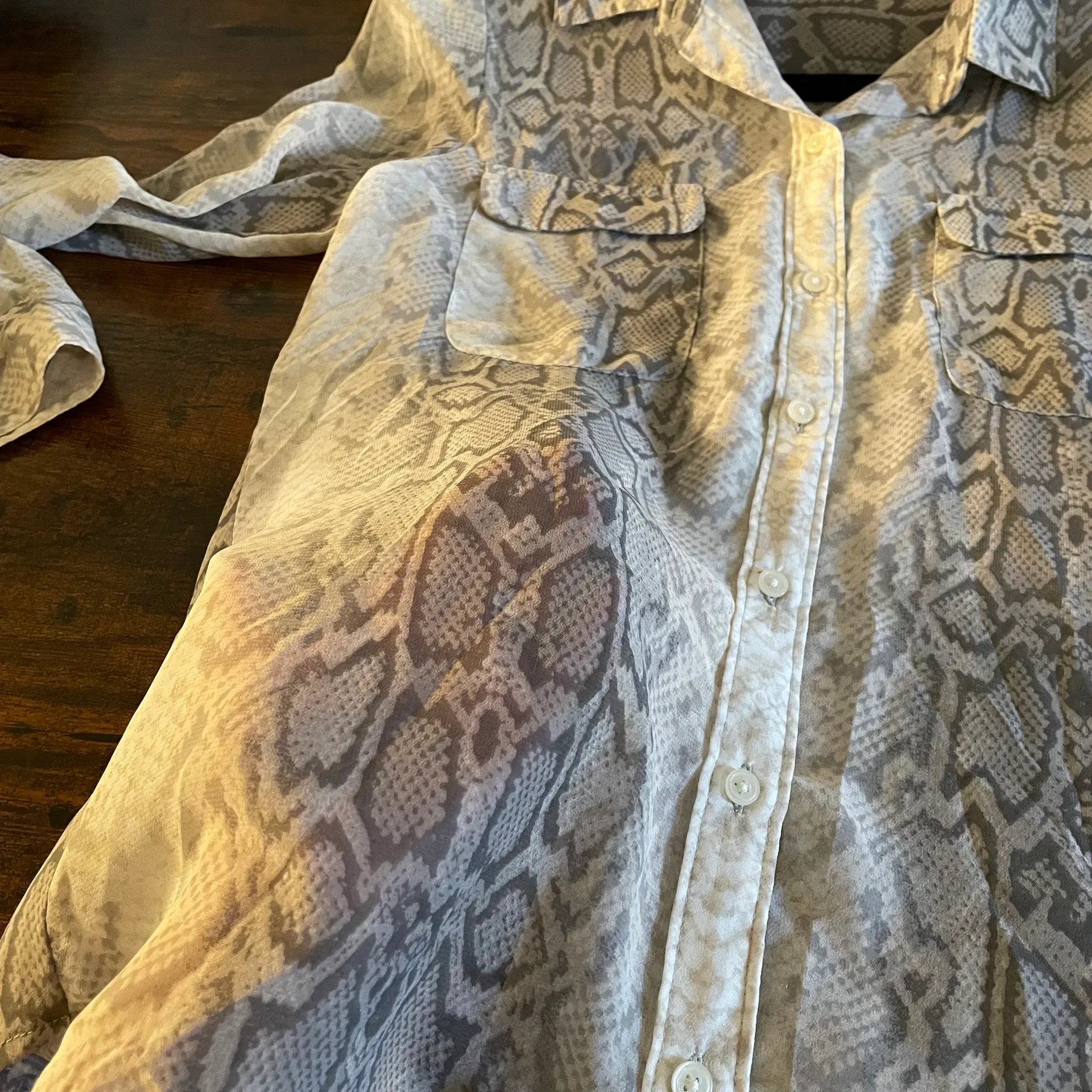 Old Navy snake print button up blouse - Image 8