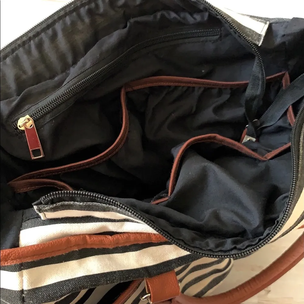 MommyDaddy & Me Black White Striped Diaper Bag Purse Brown Leather Straps - Image 6
