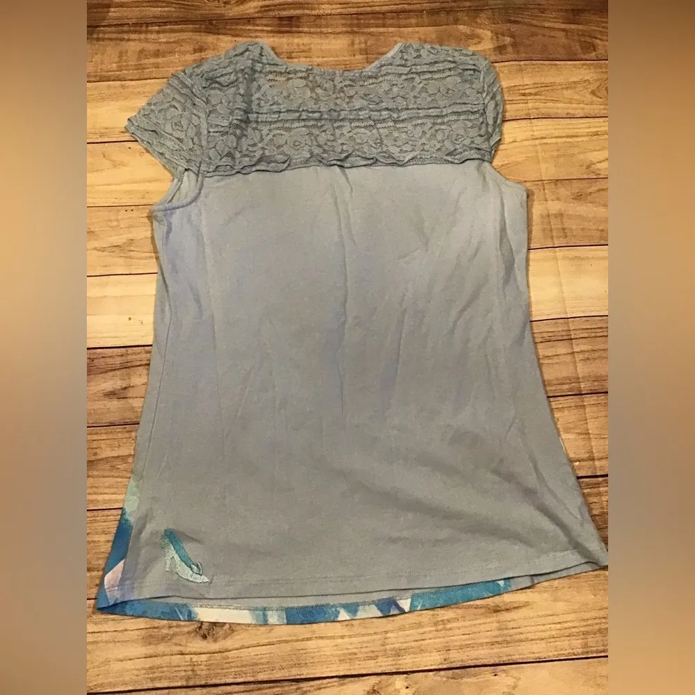Disney parks cinderella lace shirt woman size small - Image 4