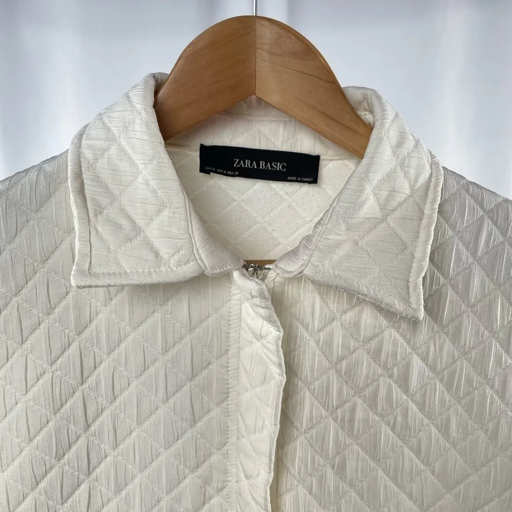 ZARA  Diamond Full Zip‎ Cropped Drawstring Jacket in Ivory Size Medium - Image 5