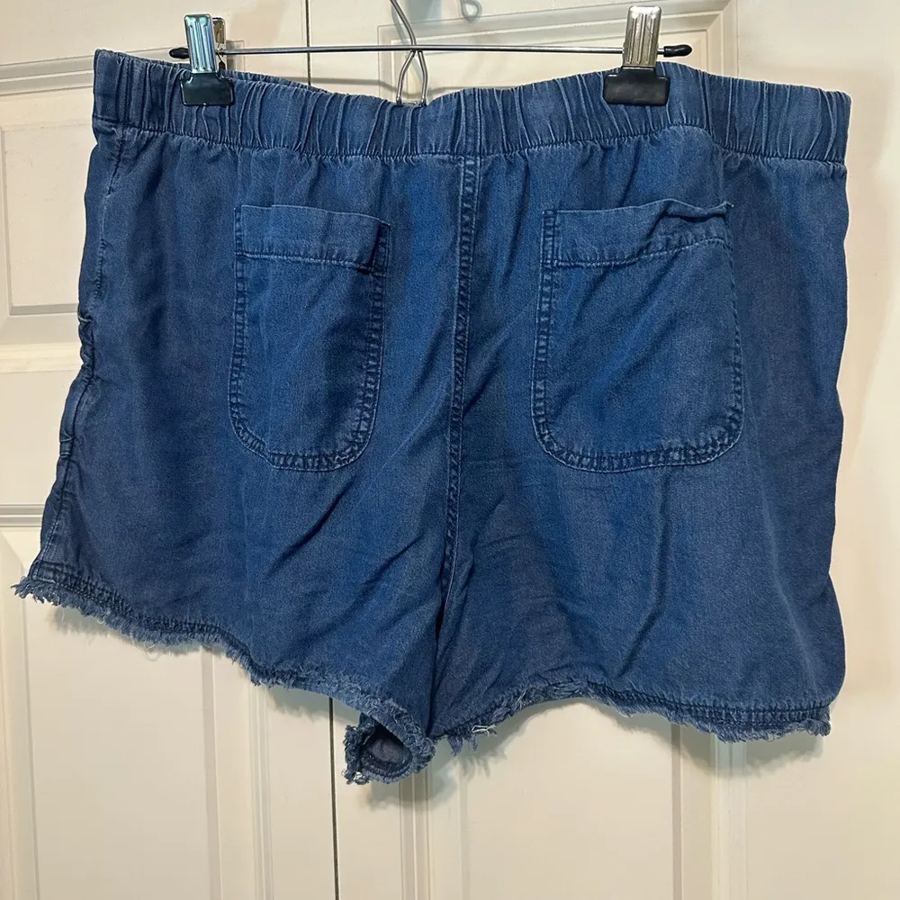 Soft jean shorts XL - Image 2