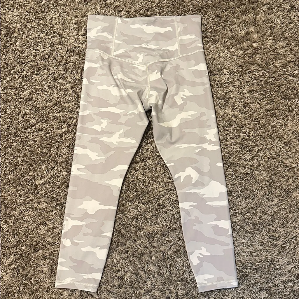 Athleta Elation 7/8 Tight Grey Camo Small Petite - Image 2