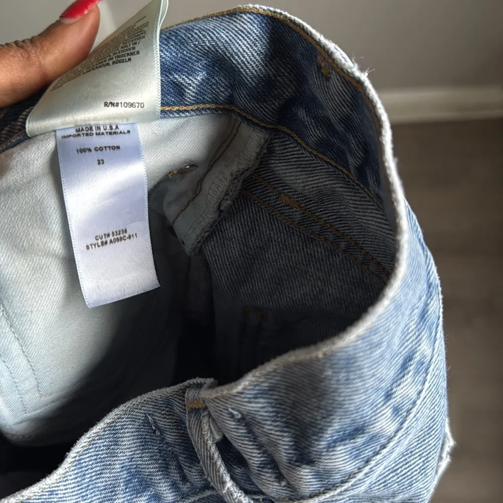 AGOLDE 90's Mid Rise Loose Fit Cotton Ripped Leg Jeans size 23 - Image 10