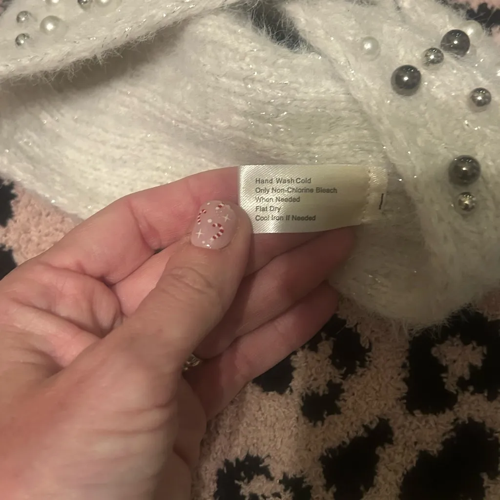 Elegant White Knit Headband with Pearls - Image 6