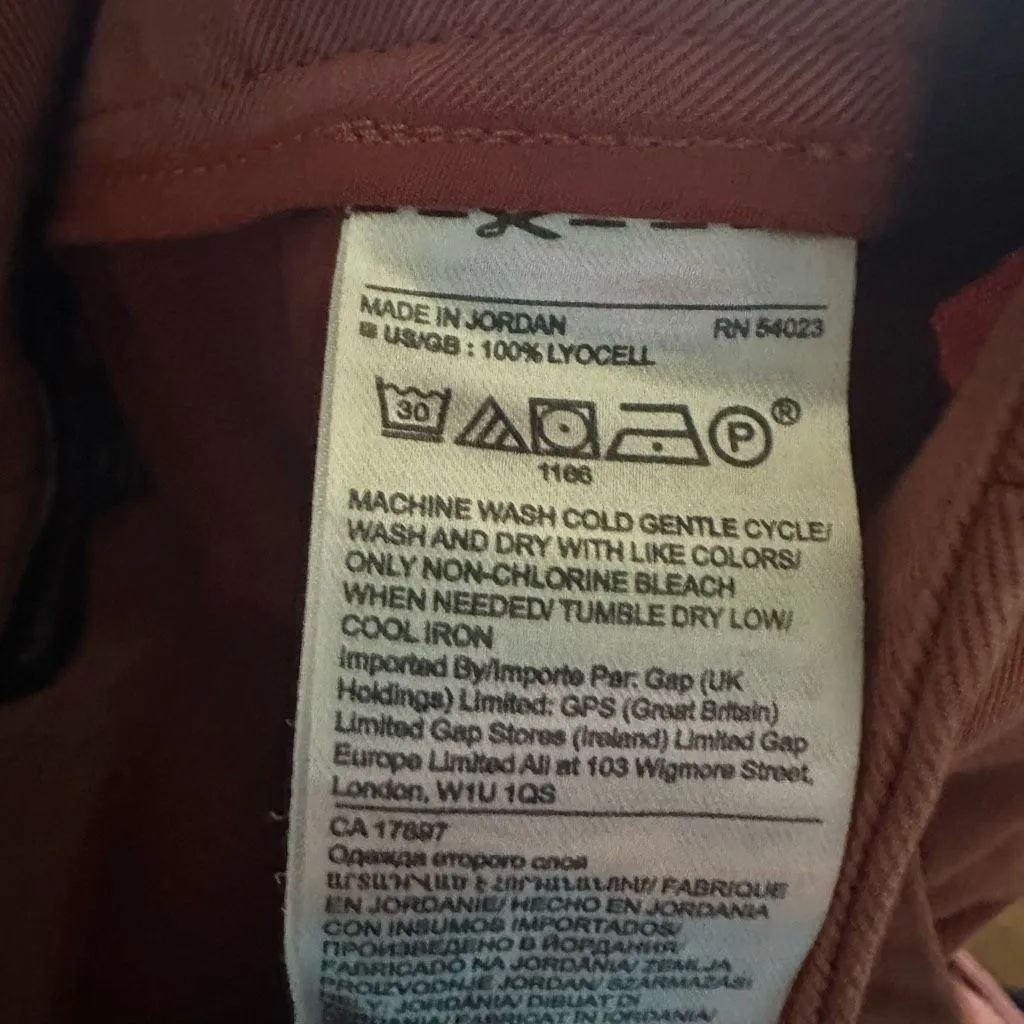 Banana Republic longer length flat front normcore size 8 shorts - Image 3