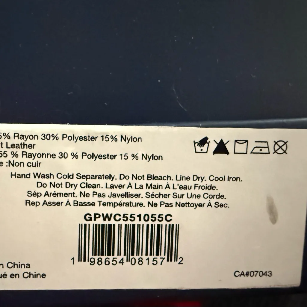 NIB Gap women's  ribbed knit hat and scarf set in pink and white stripes - Image 3