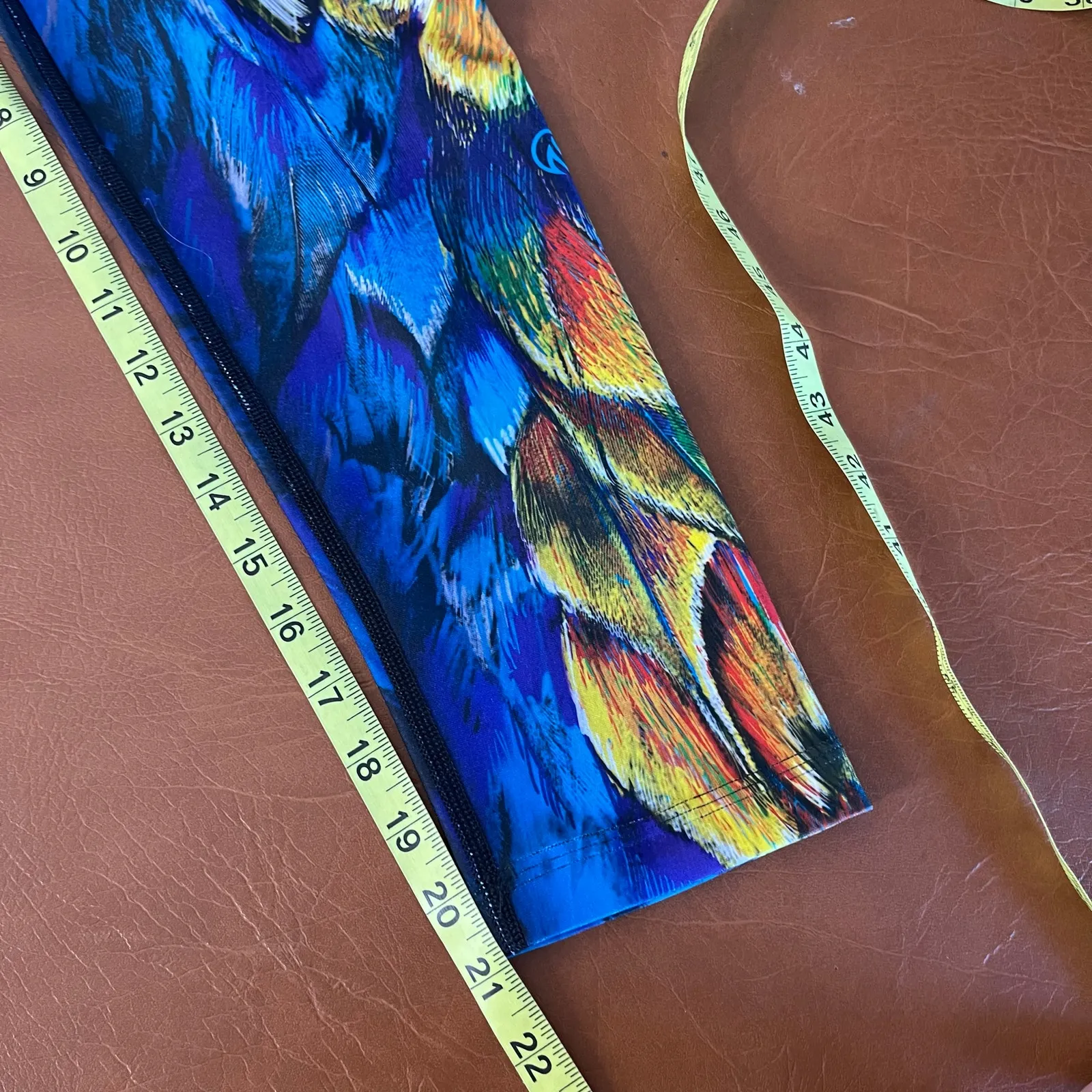 InkNBurn Feather Crop Leggings Size 0 Blue Red Yellow Capri Workout Gym Yoga‎ - Image 10