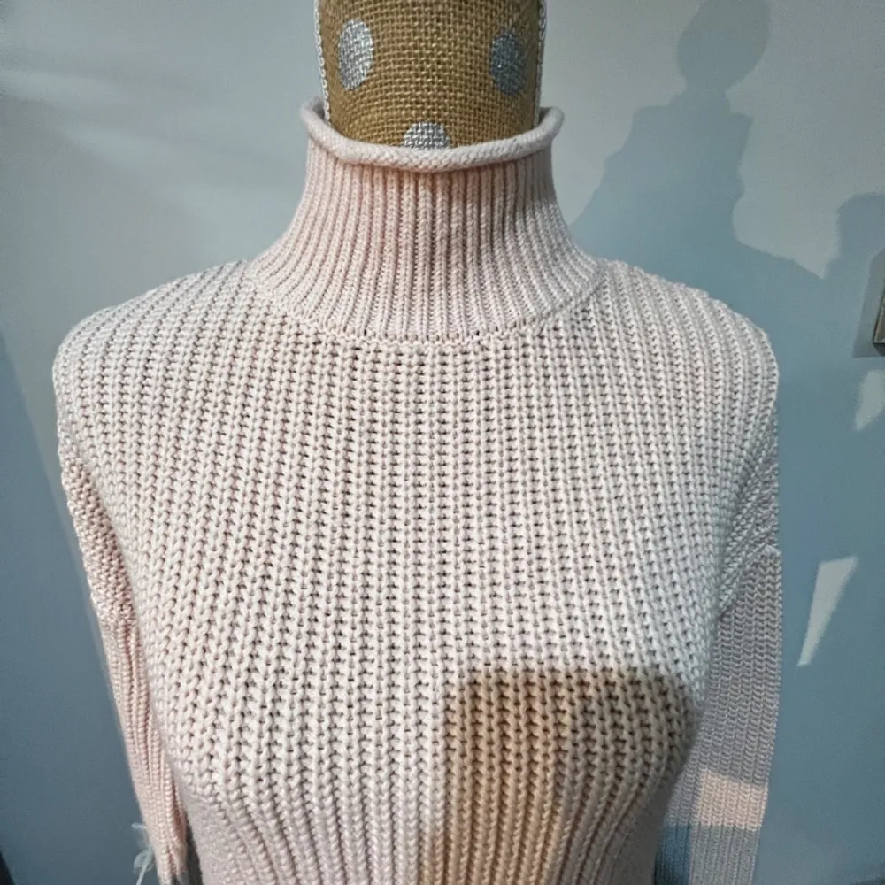 Abercrombie & Fitch Turtle Neck Sweater Size Medium - Image 4