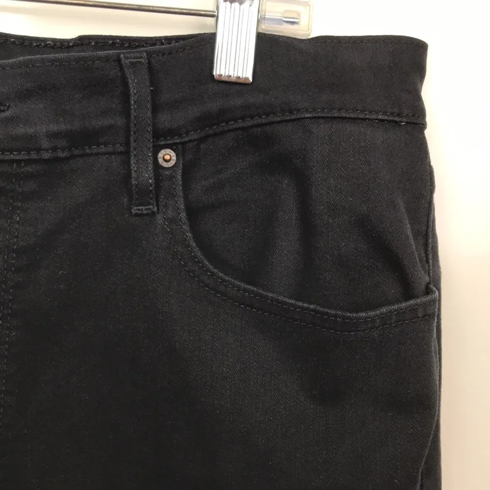 Levi’s Premium Women’s 725 High Rise Straight Crop Distressed Black Denim Jeans - Image 6