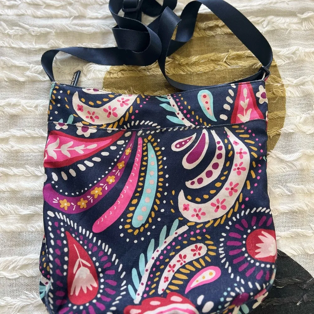 Vera Bradley Trio Zip Hipster Painted Paisley Womens Crossbody Casual Everyday - Image 2