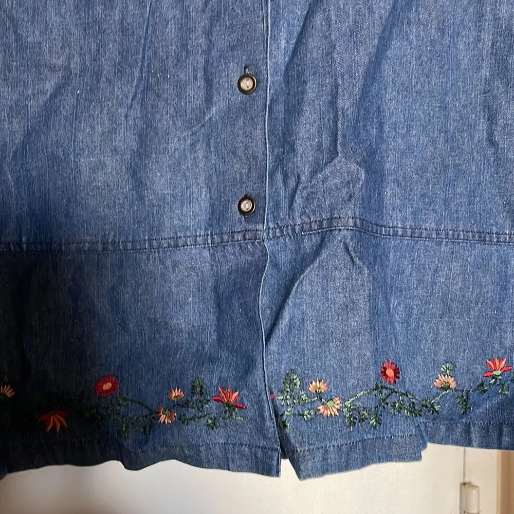 Jane Ashley New w/o Tags  Embroidered Denim Short Sleeve Blouse XL Side slits - Image 6