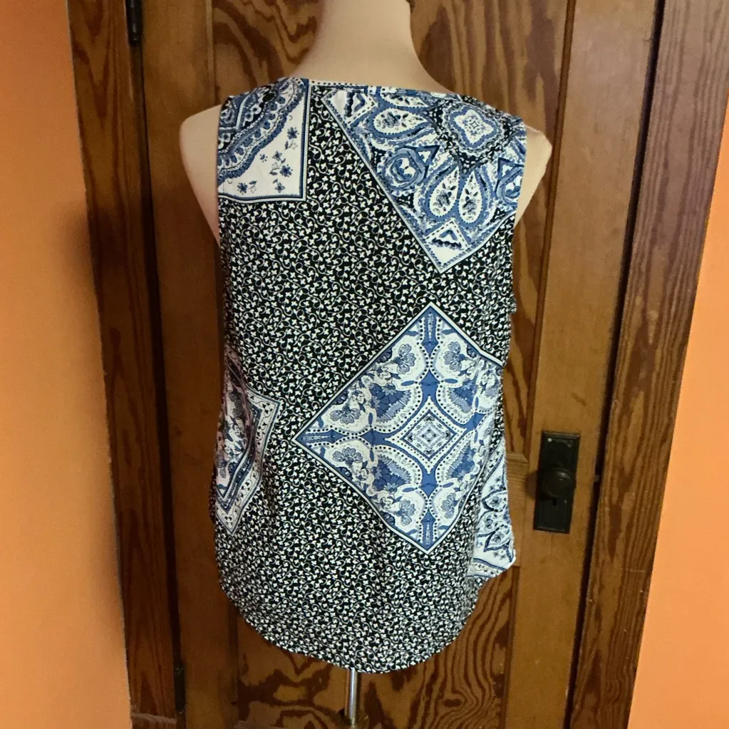 Skies are Blue Patchwork V neck Tank Top - Image 11