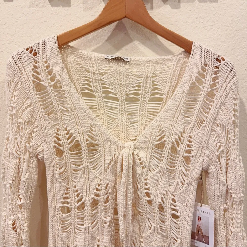 Moon River Open Front Tie Closure Long Sleeve Knit Cardigan in Cream One Size - Image 4