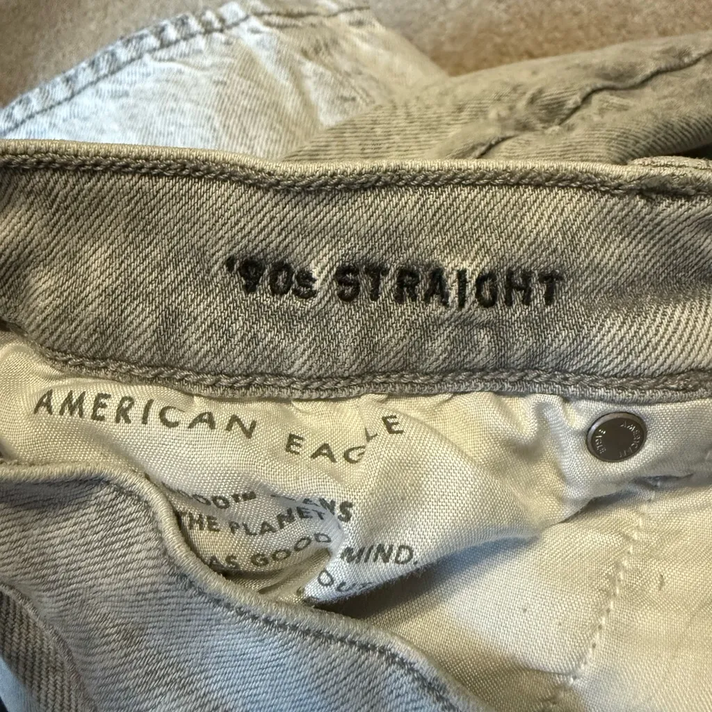 American Eagle Light Grey Distressed 90’s Straight Jeans Size 10 - Image 6