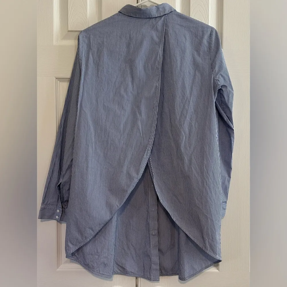 COS  split back panel striped button down shirt size 4 - Image 3