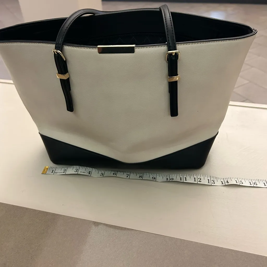 Purse Stylish Two-Tone Tote Bag-Kelly & Katie Like NEW - Image 2
