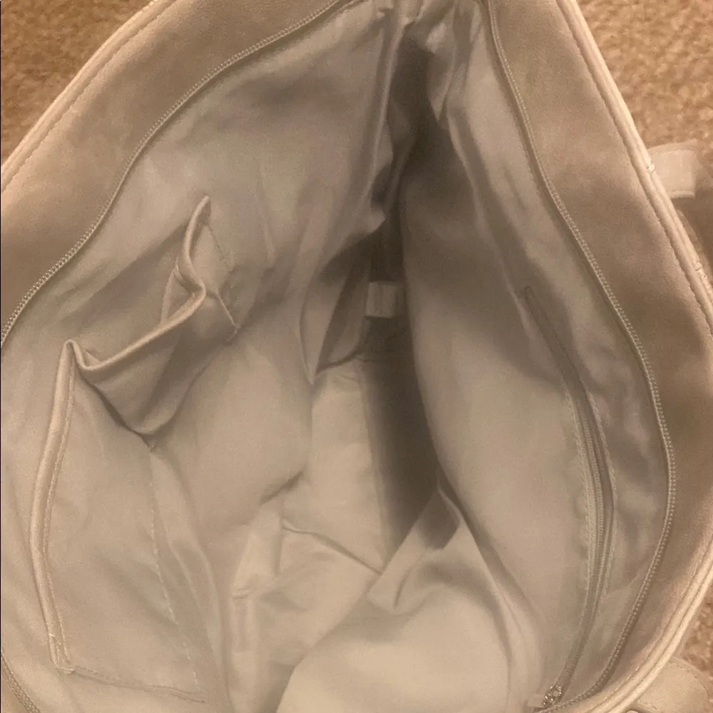 Violet Ray Elegant Gray Tote Bag - Image 4