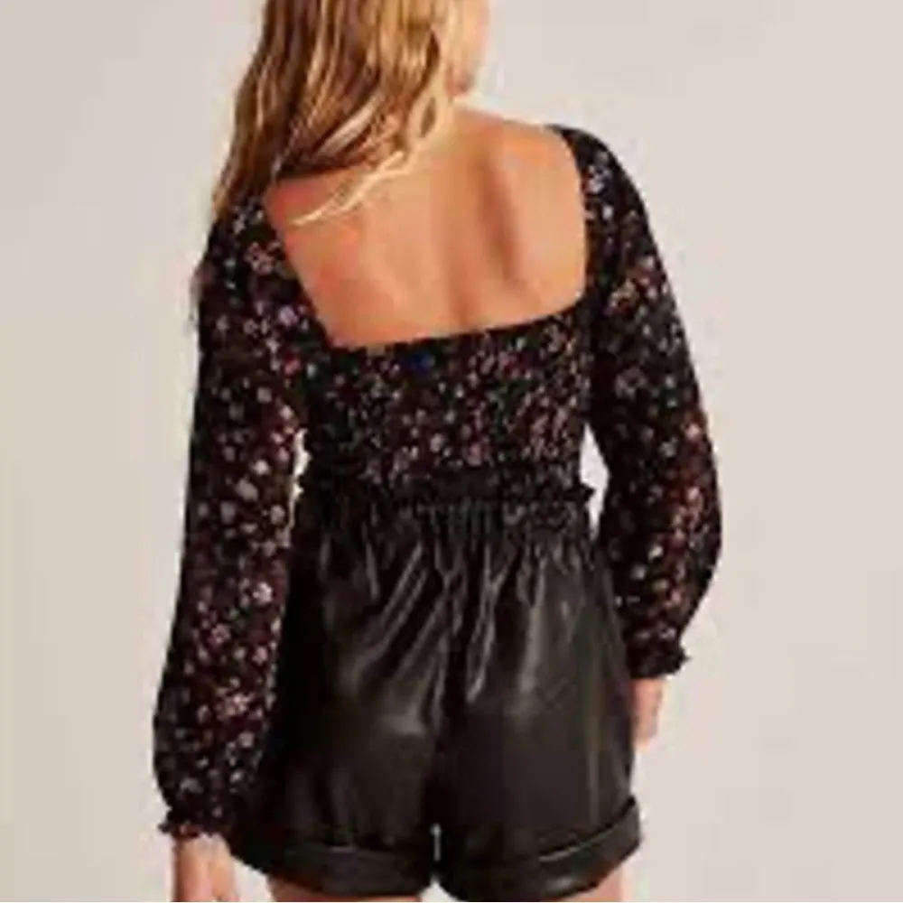 Abercrombie Black Floral LongSleeve Squareneck Top
Size S - Image 3